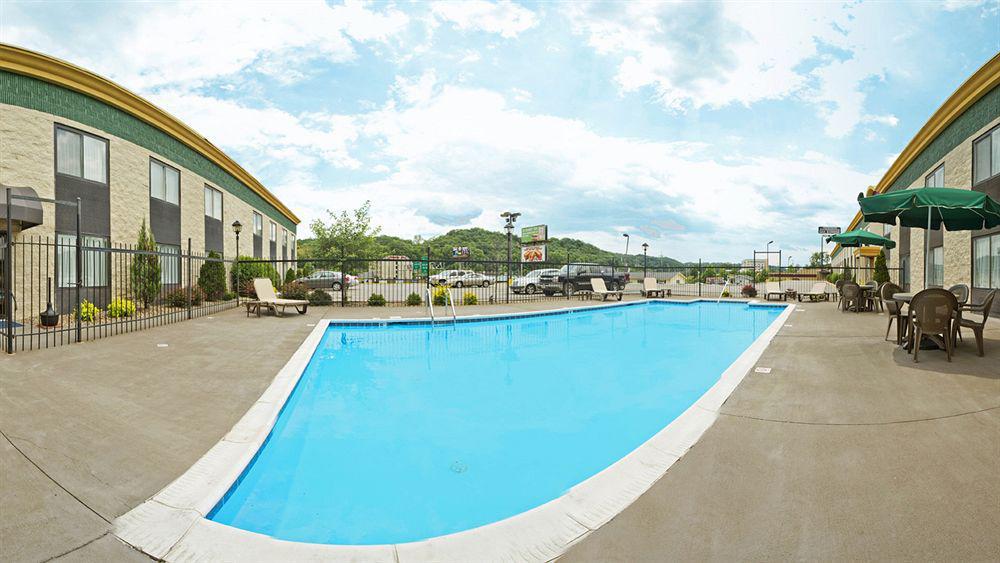 Rodeway Inn Barboursville Exteriör bild